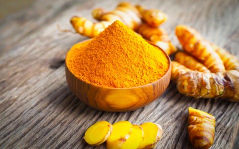 7 cách làm mặt nạ tinh bột nghệ giúp bạn trị mụn hiệu quả